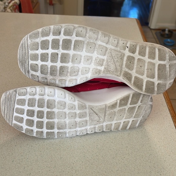 Nike Roshe Run Sneakers - Picture 2 of 4